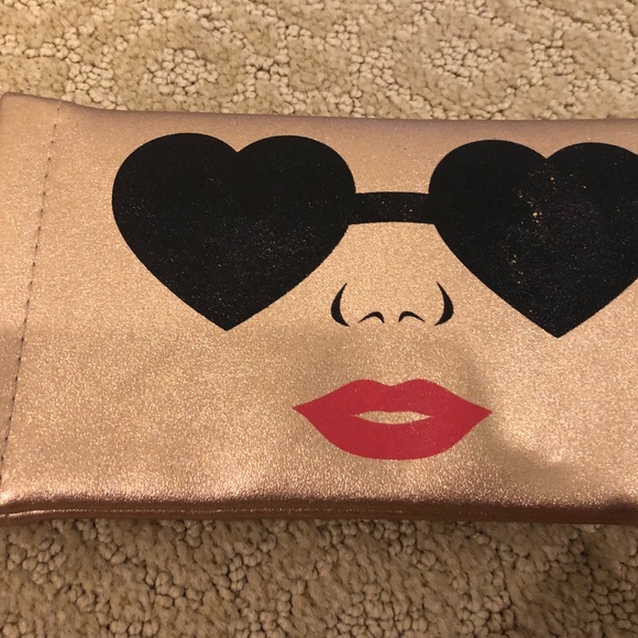 Brand new Rose Gold Sunglass case - Picture 2 of 4